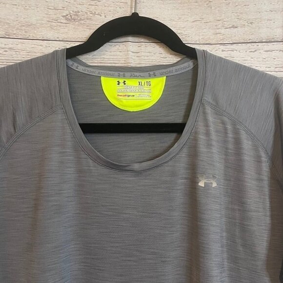 Under‎ Armour Run Semi Fitted Heat Gear, Size XL - Picture 2 of 6